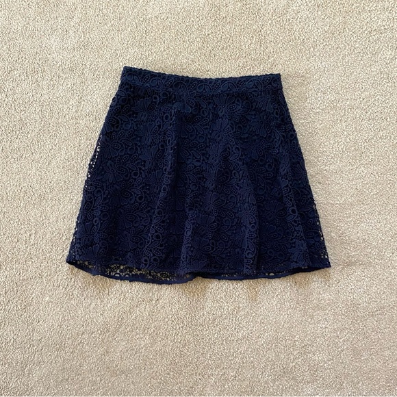 Club Monaco Dresses & Skirts - Club Monaco Lace Skirt
